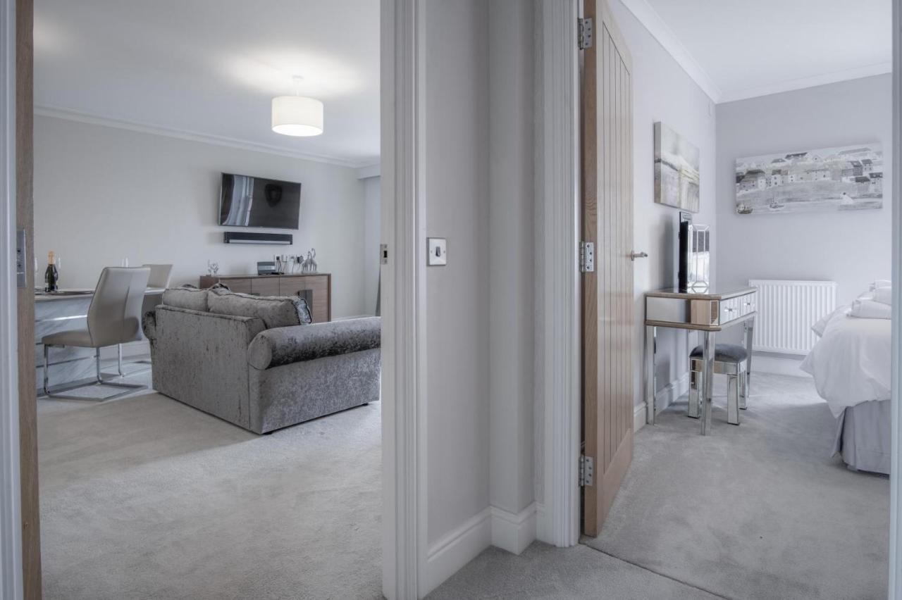 Upper Deck - 2 Bedroom - *