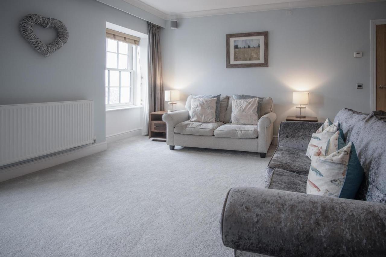 Upper Deck - 2 Bedroom - *