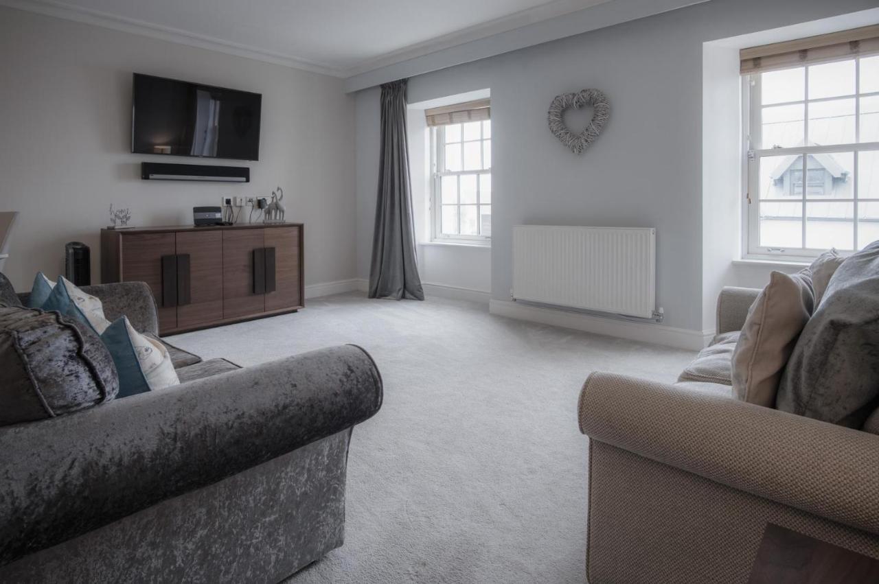 Upper Deck - 2 Bedroom -