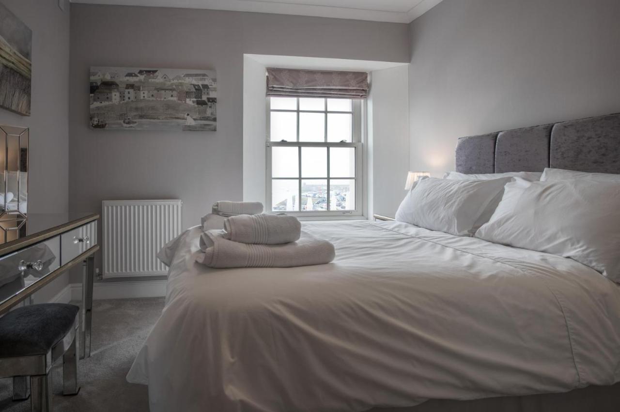 Apartment Upper Deck - 2 Bedroom - *